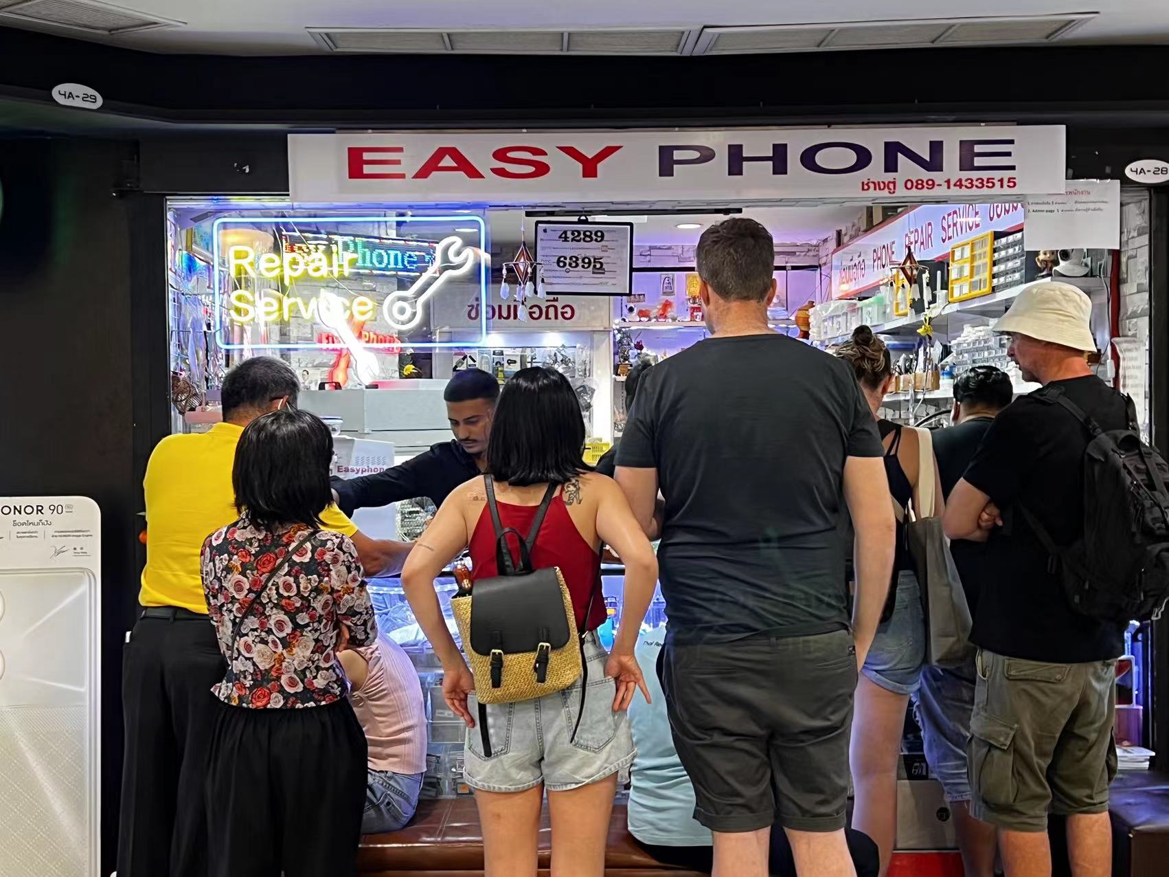 หน้าร้าน สาขา มาบุญครอง